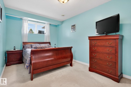 7335 164 Avenue, Edmonton, AB - Indoor Photo Showing Bedroom