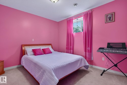 7335 164 Avenue, Edmonton, AB - Indoor Photo Showing Bedroom