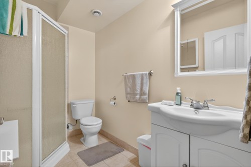 7335 164 Avenue, Edmonton, AB - Indoor Photo Showing Bathroom