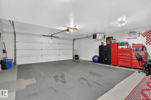 7335 164 Avenue, Edmonton, AB - Indoor Photo Showing Garage