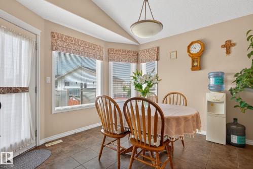 7335 164 Avenue, Edmonton, AB - Indoor Photo Showing Dining Room