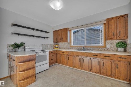 12936 132 Street, Edmonton, AB - Indoor Photo Showing Kitchen