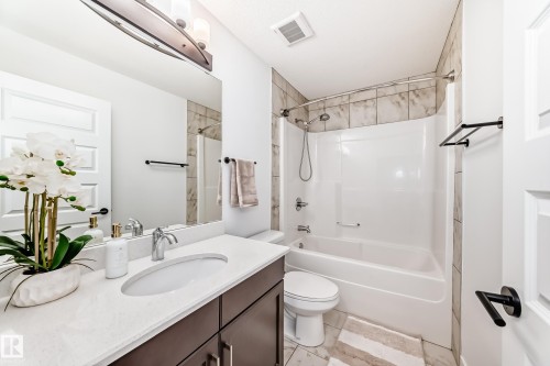 7797 Getty Wynd, Edmonton, AB - Indoor Photo Showing Bathroom
