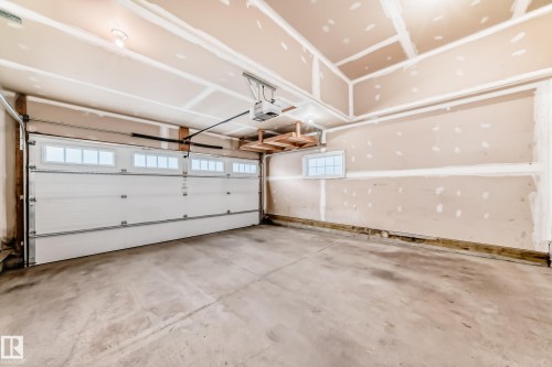 7797 Getty Wynd, Edmonton, AB - Indoor Photo Showing Garage