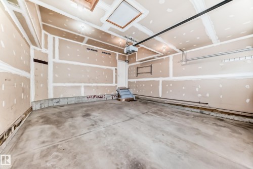 7797 Getty Wynd, Edmonton, AB - Indoor Photo Showing Garage