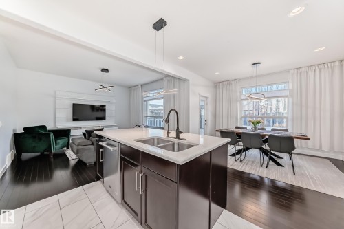 7797 Getty Wynd, Edmonton, AB - Indoor Photo Showing Kitchen With Double Sink