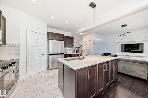 7797 Getty Wynd, Edmonton, AB - Indoor Photo Showing Kitchen With Stainless Steel Kitchen With Upgraded Kitchen