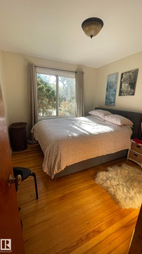 10964 74 Avenue, Edmonton, AB - Indoor Photo Showing Bedroom