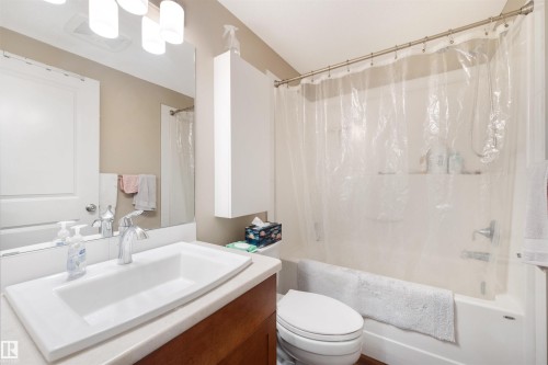 9211 Cooper Crescent, Edmonton, AB - Indoor Photo Showing Bathroom