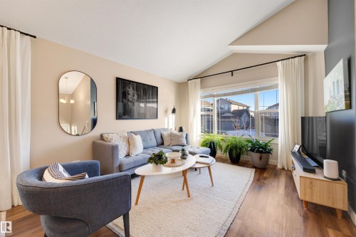 9211 Cooper Crescent, Edmonton, AB - Indoor Photo Showing Living Room