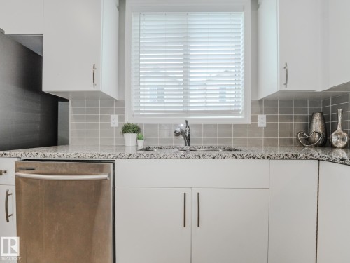 20 2072 Wonnacott Way, Edmonton, AB - Indoor Photo Showing Kitchen With Upgraded Kitchen