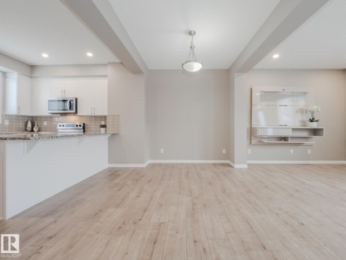 20 2072 Wonnacott Way, Edmonton, AB - Indoor Photo Showing Kitchen