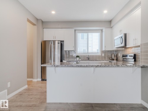 20 2072 Wonnacott Way, Edmonton, AB - Indoor Photo Showing Kitchen With Upgraded Kitchen