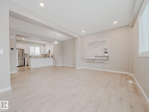 20 2072 Wonnacott Way, Edmonton, AB - Indoor Photo Showing Other Room