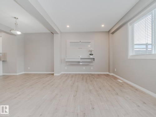 20 2072 Wonnacott Way, Edmonton, AB - Indoor Photo Showing Other Room