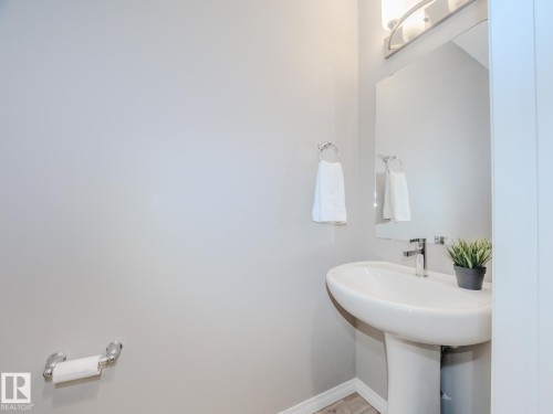 20 2072 Wonnacott Way, Edmonton, AB - Indoor Photo Showing Bathroom