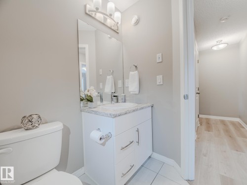 20 2072 Wonnacott Way, Edmonton, AB - Indoor Photo Showing Bathroom
