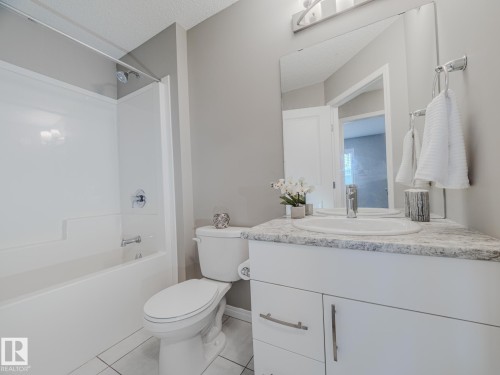 20 2072 Wonnacott Way, Edmonton, AB - Indoor Photo Showing Bathroom