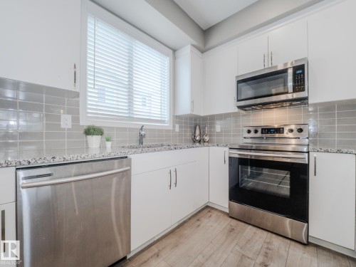 20 2072 Wonnacott Way, Edmonton, AB - Indoor Photo Showing Kitchen With Stainless Steel Kitchen With Upgraded Kitchen