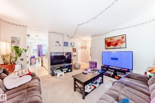 208 11421 34 Street, Edmonton, AB - Indoor Photo Showing Living Room