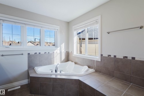 Full bath with a bath and baseboards - 3612 Mclay Court, Edmonton, AB - Indoor Photo Showing Bathroom