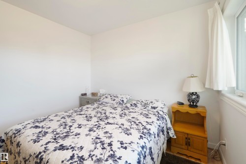 9723 75A Street, Edmonton, AB - Indoor Photo Showing Bedroom