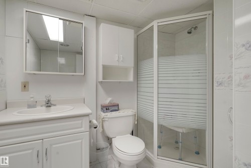 9723 75A Street, Edmonton, AB - Indoor Photo Showing Bathroom