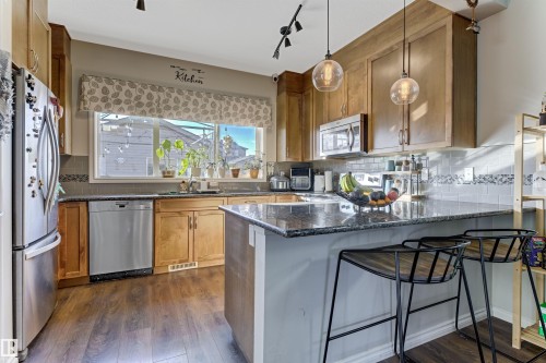1214 Mcconachie Boulevard, Edmonton, AB - Indoor Photo Showing Kitchen