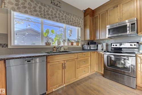 1214 Mcconachie Boulevard, Edmonton, AB - Indoor Photo Showing Kitchen