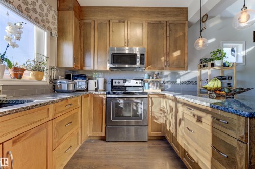 1214 Mcconachie Boulevard, Edmonton, AB - Indoor Photo Showing Kitchen