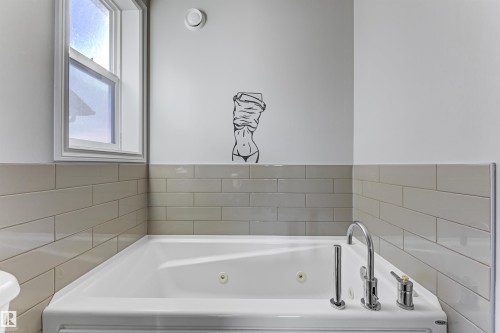 1214 Mcconachie Boulevard, Edmonton, AB - Indoor Photo Showing Bathroom