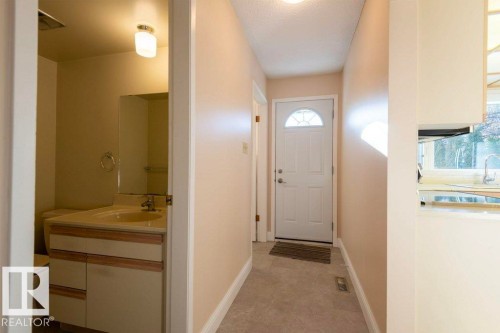 Entryway featuring baseboards and a sink - 14335 47 Avenue, Edmonton, AB - Indoor