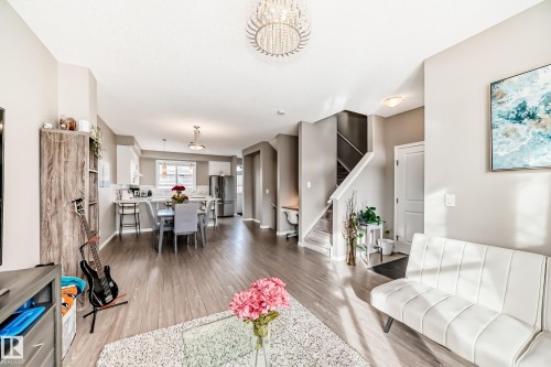 8162 Chappelle Way, Edmonton, AB - Indoor Photo Showing Living Room