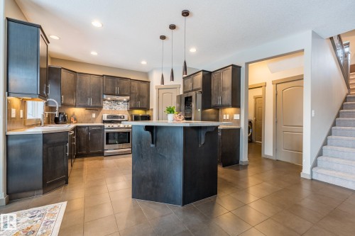 1503 Malone Close, Edmonton, AB - Indoor Photo Showing Kitchen With Upgraded Kitchen