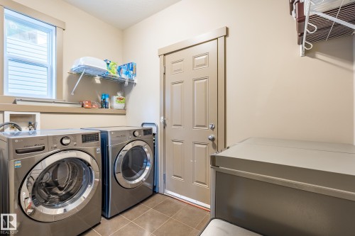 1503 Malone Close, Edmonton, AB - Indoor Photo Showing Laundry Room