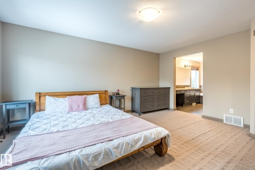 1503 Malone Close, Edmonton, AB - Indoor Photo Showing Bedroom