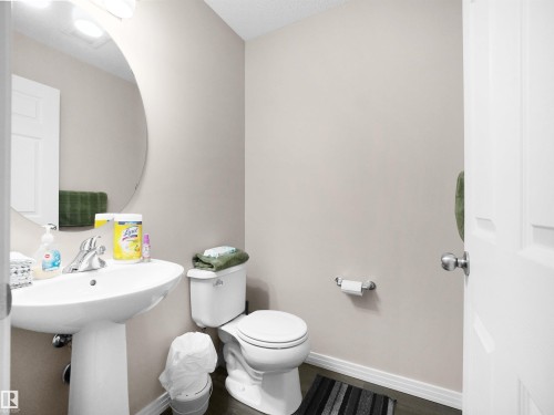 40 Vanderbilt Common, Spruce Grove, AB - Indoor Photo Showing Bathroom