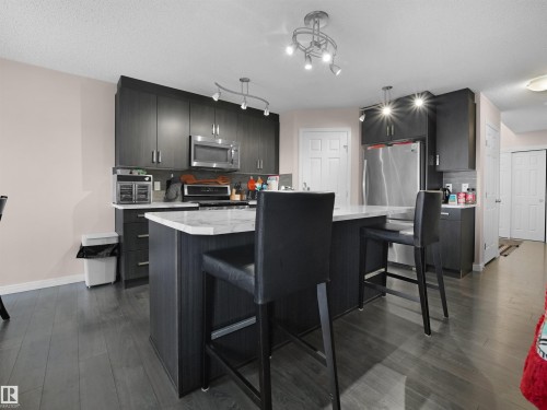 40 Vanderbilt Common, Spruce Grove, AB - Indoor Photo Showing Kitchen