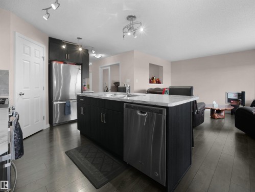40 Vanderbilt Common, Spruce Grove, AB - Indoor Photo Showing Kitchen With Double Sink