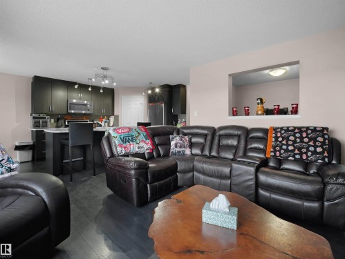 40 Vanderbilt Common, Spruce Grove, AB - Indoor Photo Showing Living Room