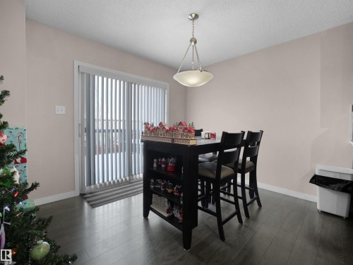 40 Vanderbilt Common, Spruce Grove, AB - Indoor Photo Showing Dining Room