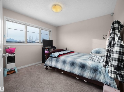 40 Vanderbilt Common, Spruce Grove, AB - Indoor Photo Showing Bedroom