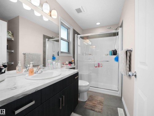 40 Vanderbilt Common, Spruce Grove, AB - Indoor Photo Showing Bathroom