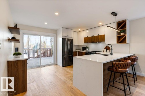 34 Malmo Avenue, St. Albert, AB - Indoor Photo Showing Kitchen With Upgraded Kitchen