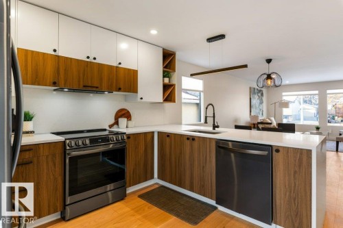 34 Malmo Avenue, St. Albert, AB - Indoor Photo Showing Kitchen With Upgraded Kitchen