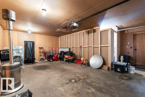 34 Malmo Avenue, St. Albert, AB - Indoor Photo Showing Garage