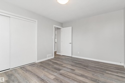 7204 10 Avenue, Edmonton, AB - Indoor Photo Showing Other Room