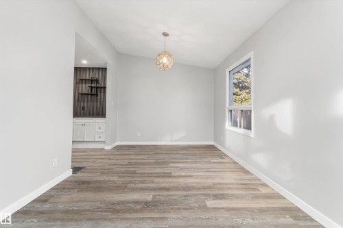7204 10 Avenue, Edmonton, AB - Indoor Photo Showing Other Room