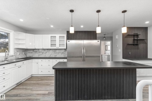 7204 10 Avenue, Edmonton, AB - Indoor Photo Showing Kitchen With Upgraded Kitchen