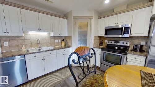 516 237 Youville Drive E, Edmonton, AB - Indoor Photo Showing Kitchen